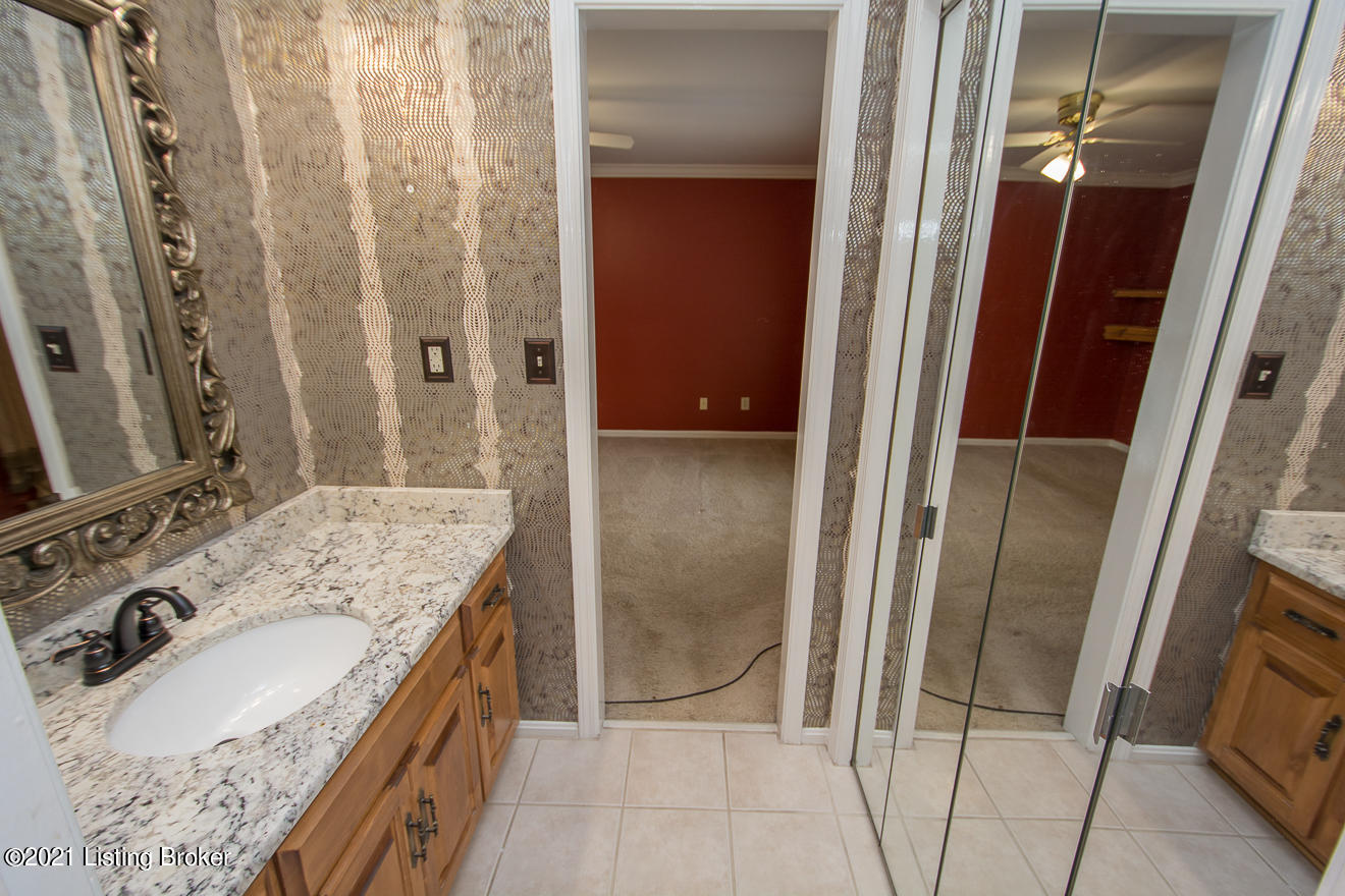 2805 Lexham Road Louisville, KY 40220 - Photo 26 of 54 Primary Bath