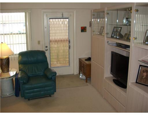 335 Preston H 3350, Unit 335 Boca Raton, FL 33434 - Photo 4 of 25 Living Room