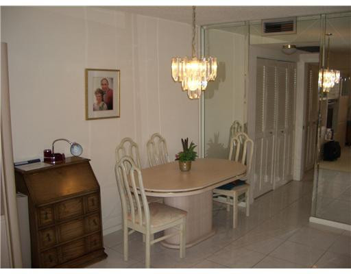335 Preston H 3350, Unit 335 Boca Raton, FL 33434 - Photo 6 of 25 Dining Room