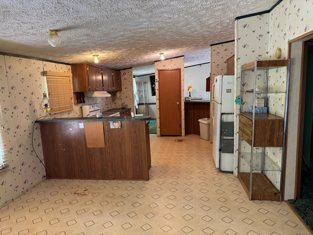 215 Felix Road Murphy, NC 28906 - Photo 17 of 20 Den and breakfast area
