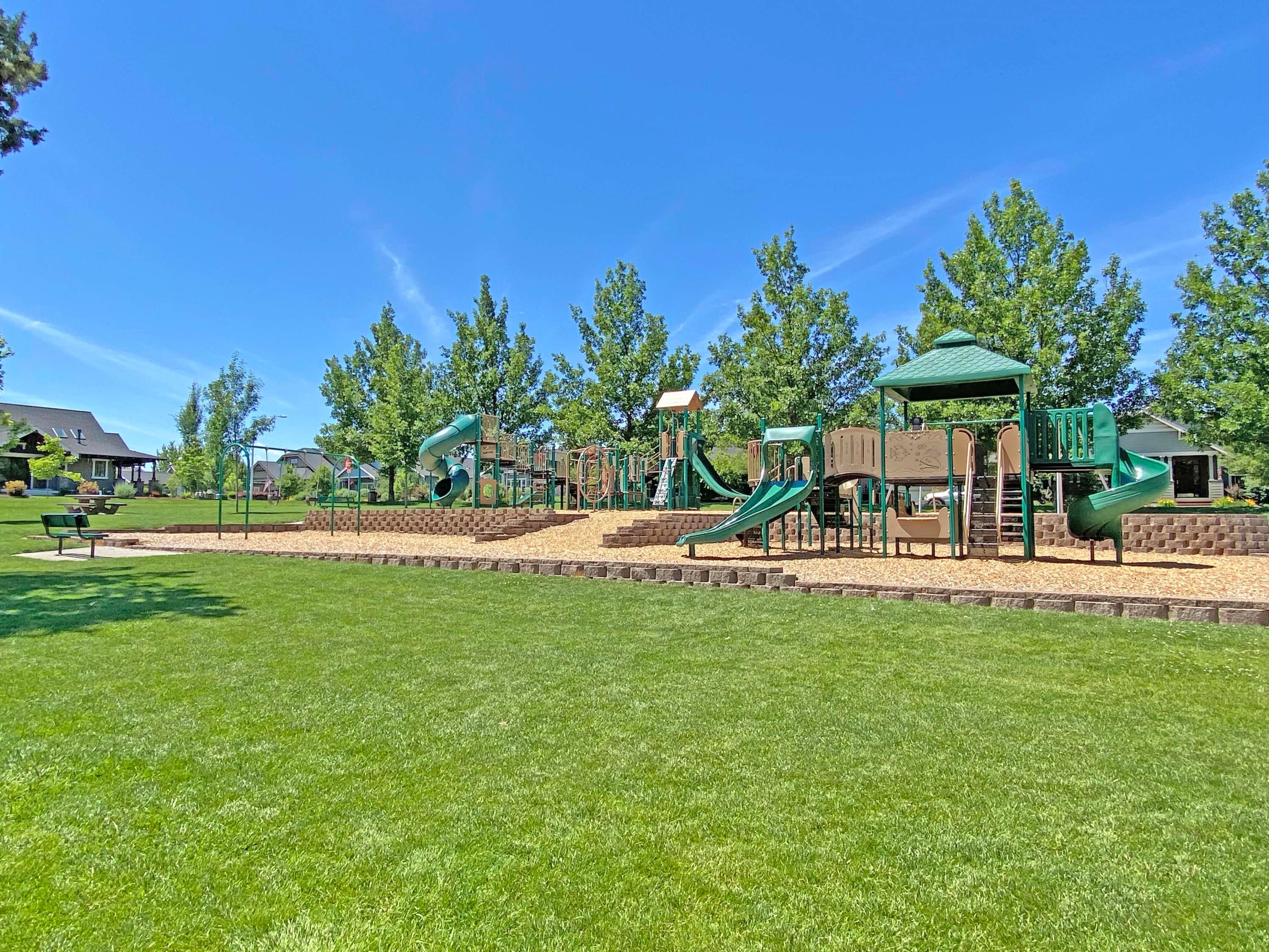 696 Northwest Rimrock Drive Redmond, OR 97756 - Photo 37 of 41 IMG_2476