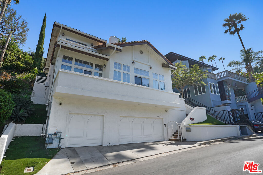 3832 Shannon Road Los Angeles, CA 90027 - Photo 4 of 52