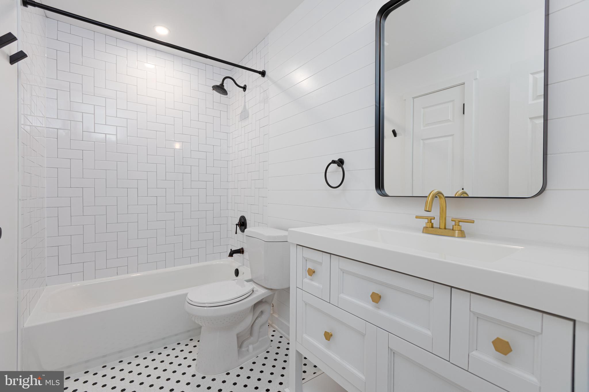 7119 Kerr Drive Springfield, VA 22150 - Photo 11 of 25 Hall bath
