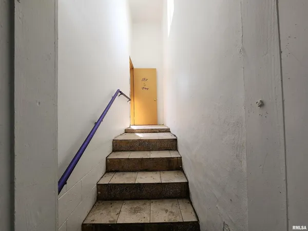 $84,900 | 409 South Hill Street, Marion, IL 62959