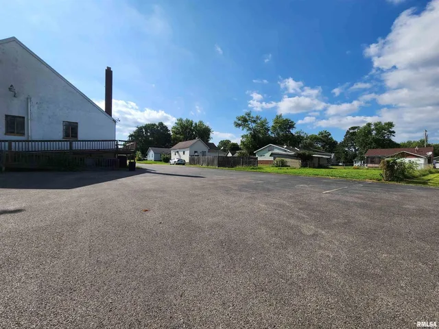 $84,900 | 409 South Hill Street, Marion, IL 62959