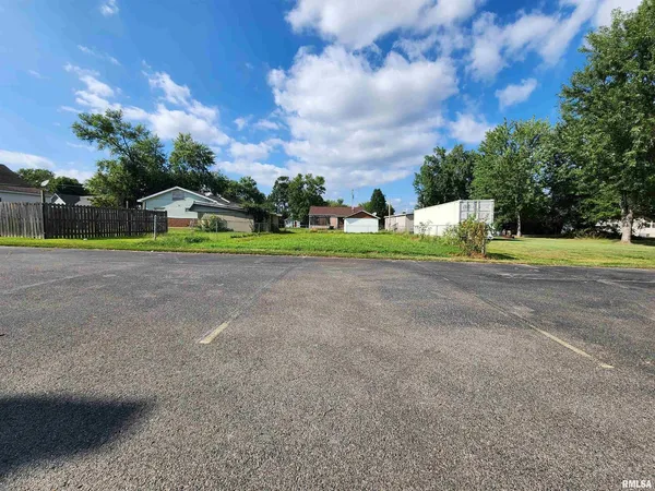 $84,900 | 409 South Hill Street, Marion, IL 62959