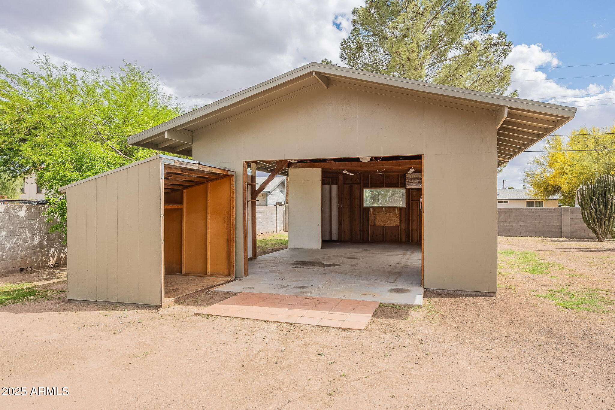 10437 East Boulder Drive Apache Junction, AZ 85120 - Photo 27 of 37 Garage