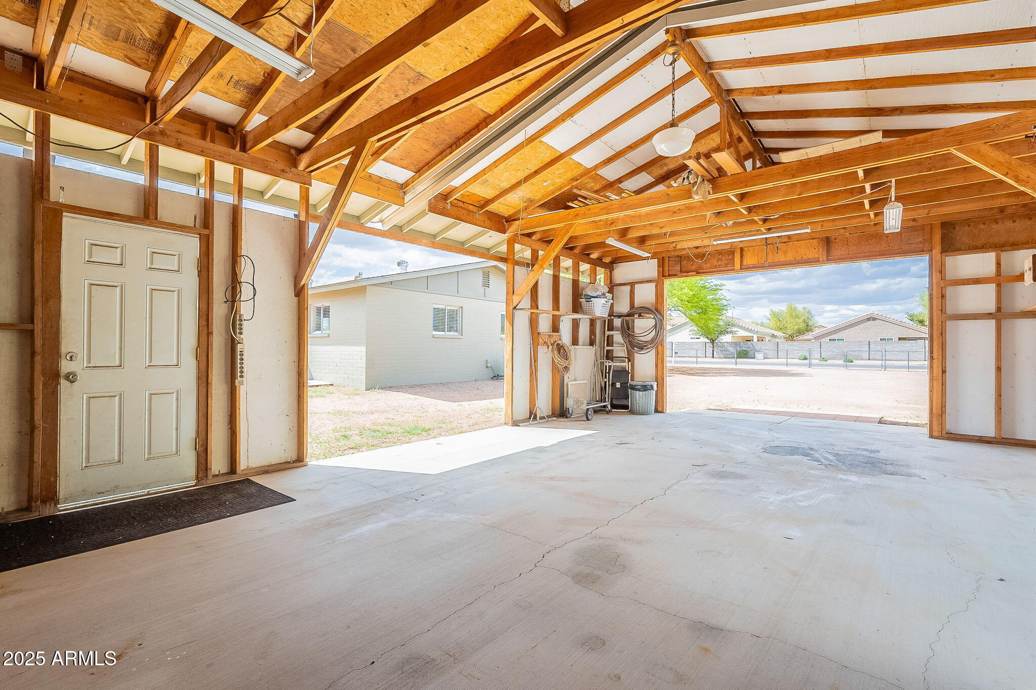 10437 East Boulder Drive Apache Junction, AZ 85120 - Photo 29 of 37 Garage