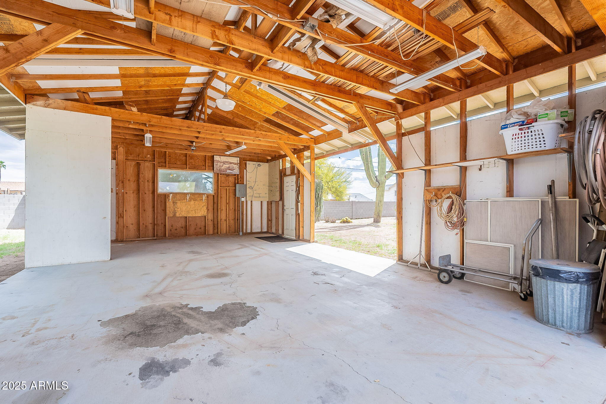 10437 East Boulder Drive Apache Junction, AZ 85120 - Photo 30 of 37 Garage