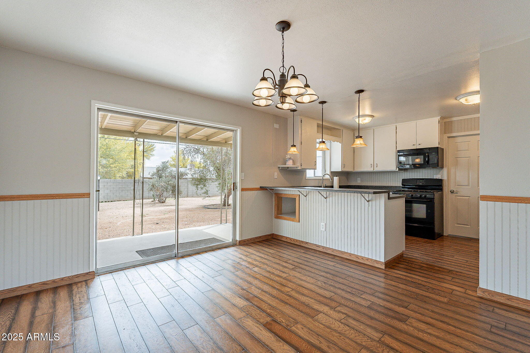 10437 East Boulder Drive Apache Junction, AZ 85120 - Photo 9 of 37 Kitchen/Dining