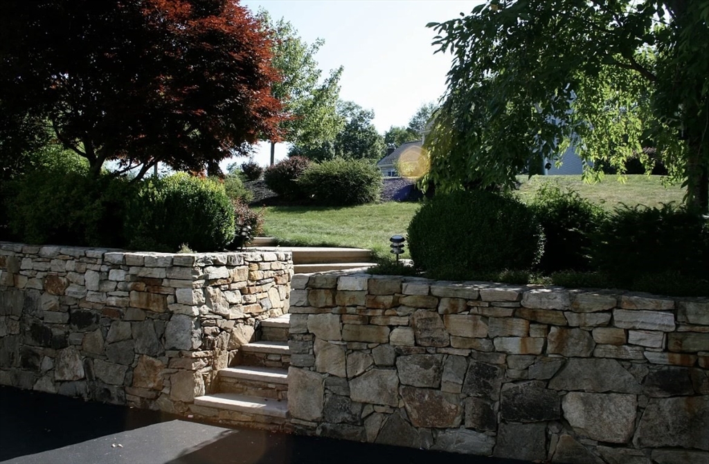 8 Little Tree Road Medway, MA 02053 - Photo 4 of 32 Gallery Image 4