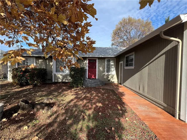a view of a house with a yard