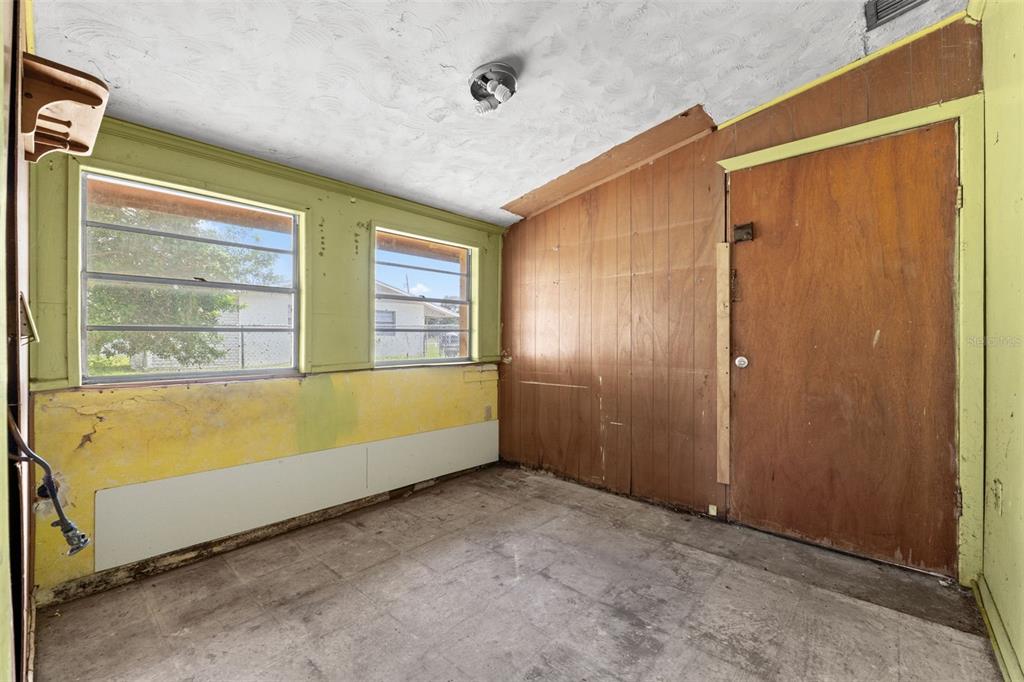 330 West 4th Street Frostproof, FL 33843 - Photo 26 of 39 a bathroom with a bathtub and a shower