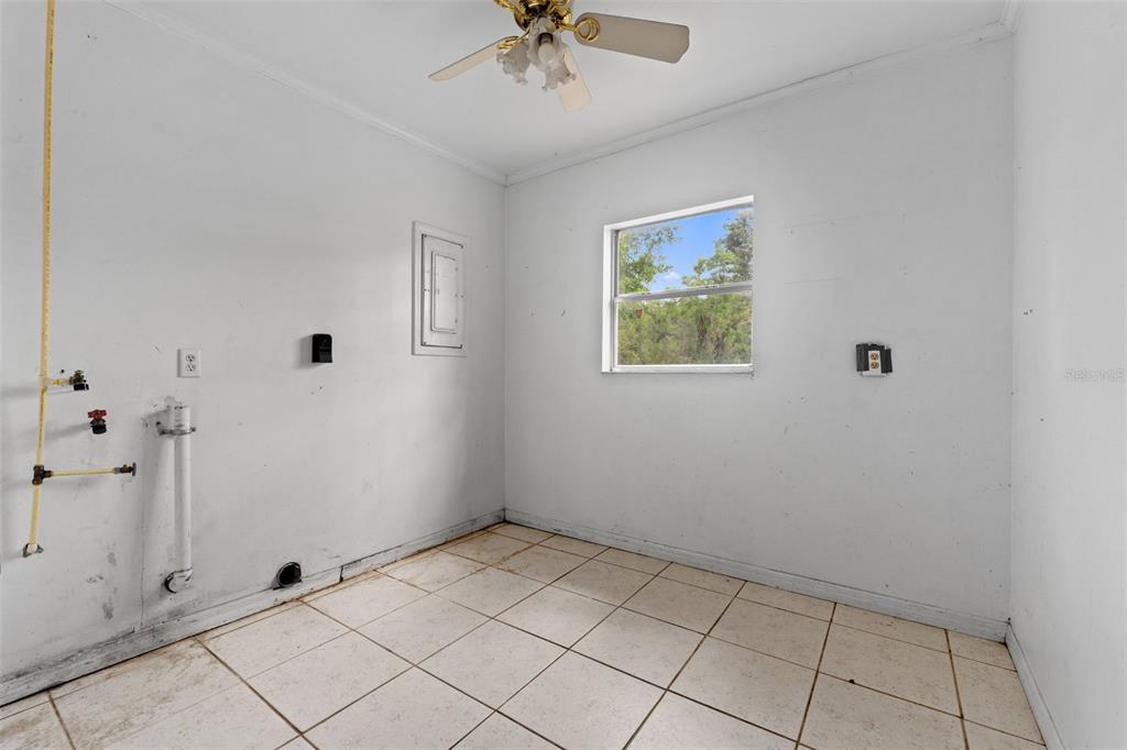 330 West 4th Street Frostproof, FL 33843 - Photo 27 of 39 a view of room with window