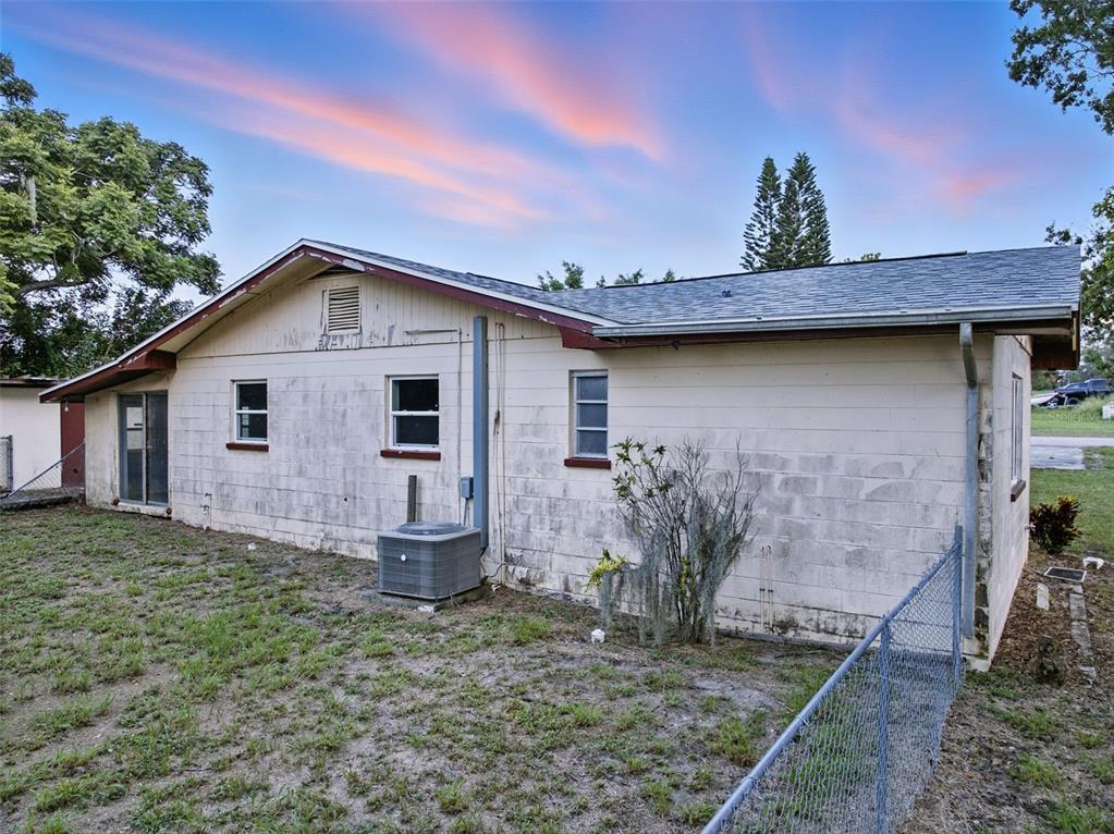 330 West 4th Street Frostproof, FL 33843 - Photo 33 of 39 a front view of a house with garden