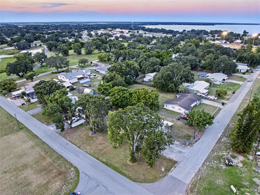 330 West 4th Street Frostproof, FL 33843 - Photo 36 of 39 an aerial view of a large garden with plants