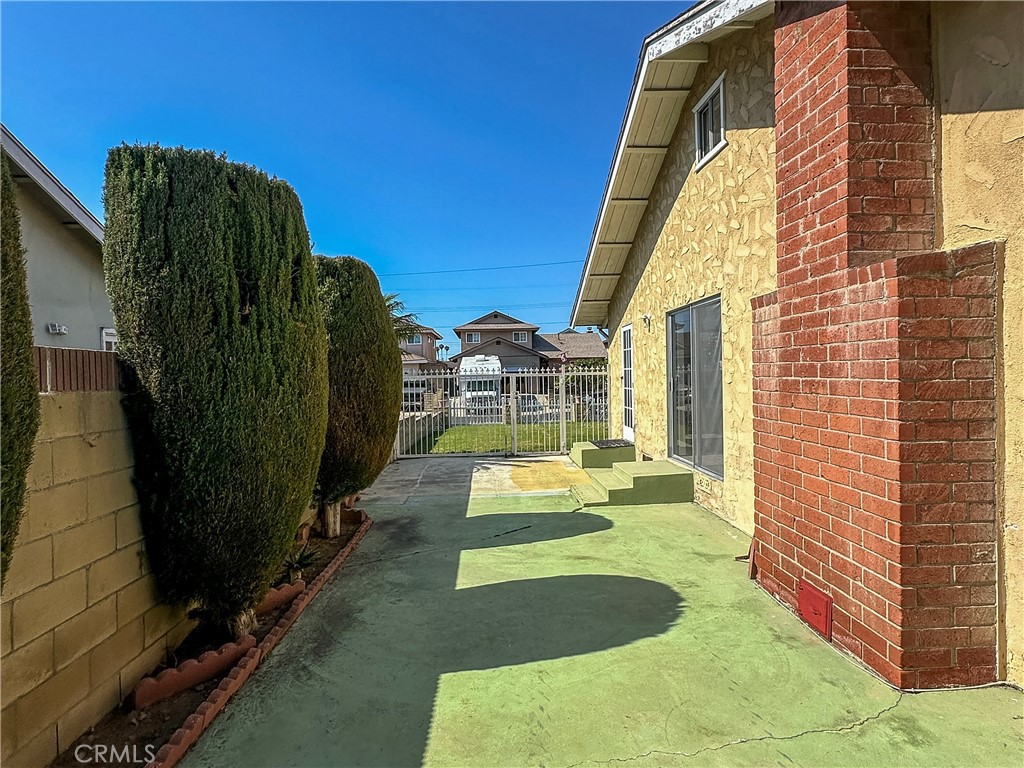 1702 East Bach Street Carson, CA 90745 - Photo 17 of 48 a view of yard with seating area