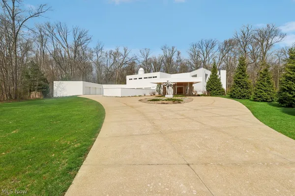 $1,000,000 | 1081 Aspenwood Road, Akron, OH 44333