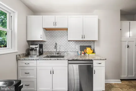 $599,999 | 6801 Radcliffe Drive, Alexandria, VA 22307
