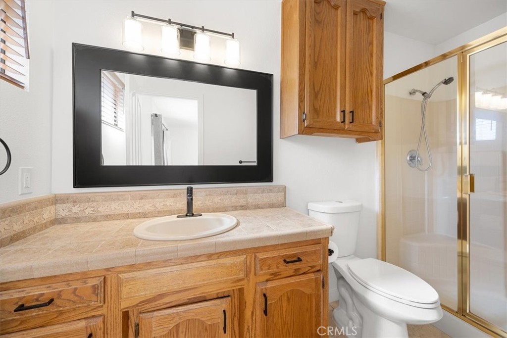 836 Casals Drive Paso Robles, CA 93446 - Photo 19 of 33 a bathroom with a toilet sink and mirror