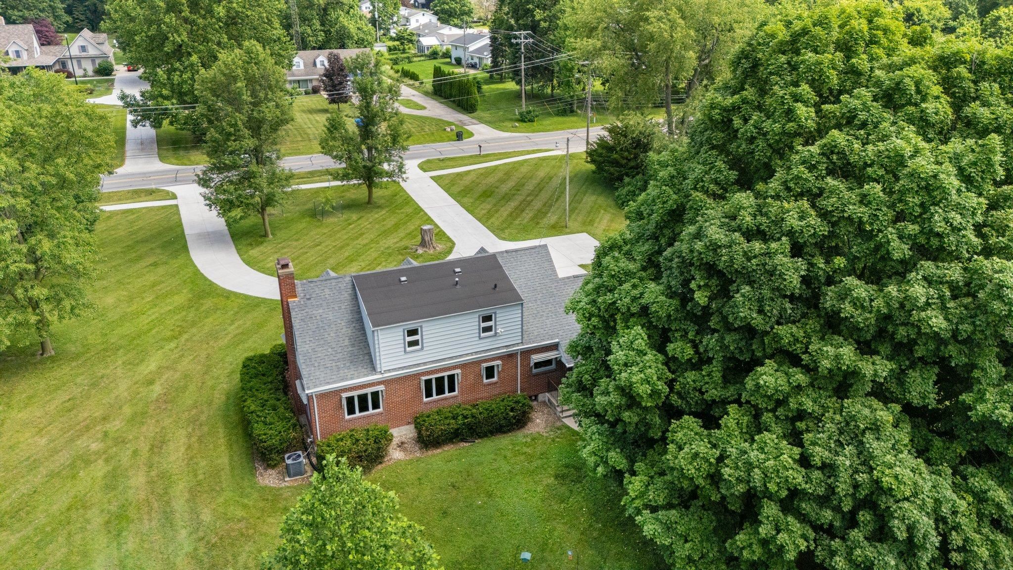 1402 Jackson Road South Bend, IN 46614 - Photo 3 of 35 Gallery Image 3