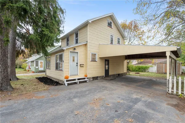 $179,500 | 98 Bayton Drive, Irondequoit, NY 14622