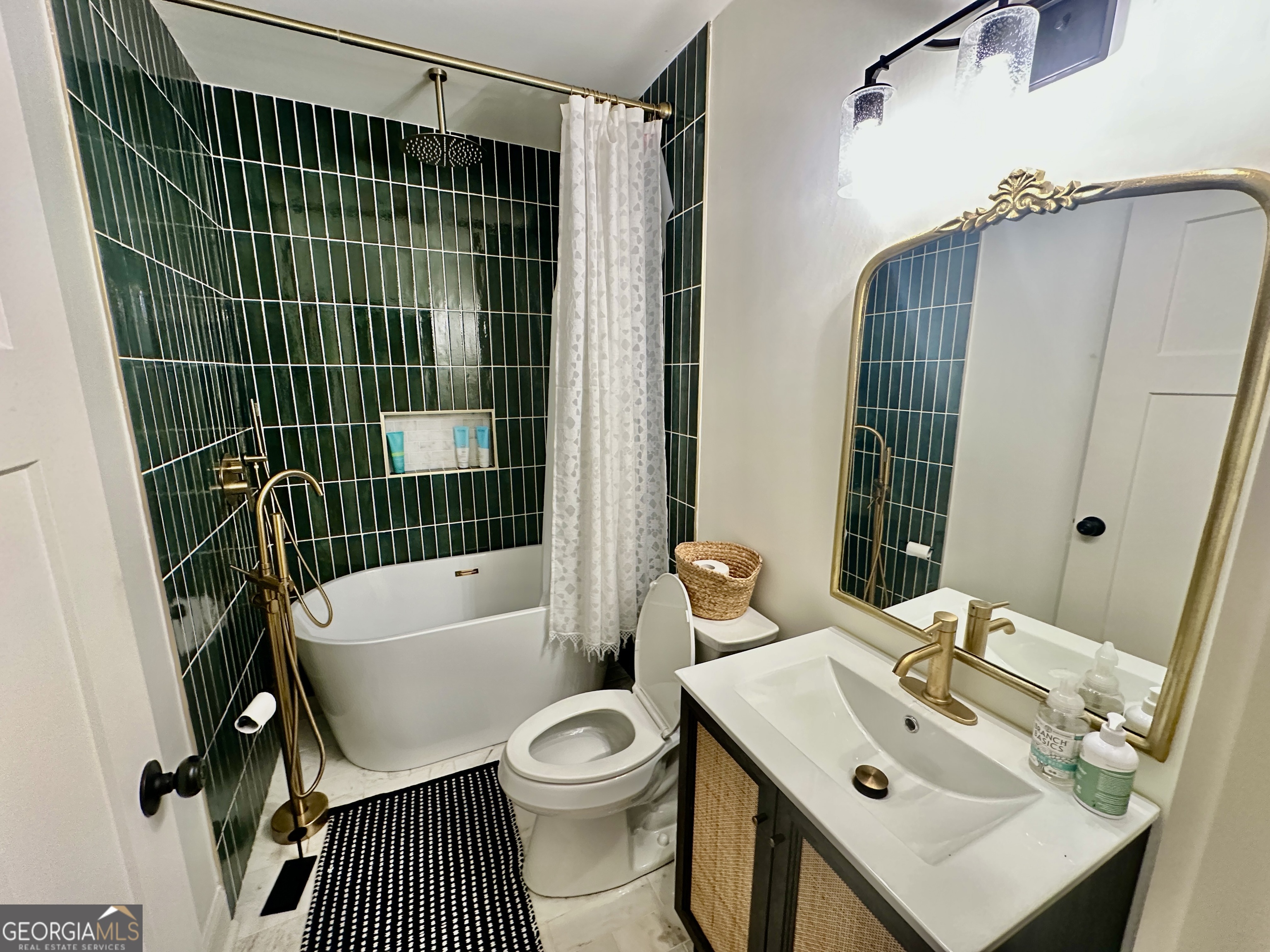 775 Ridgewood Avenue Gainesville, GA 30501 - Photo 37 of 77 a bathroom with a sink toilet and shower