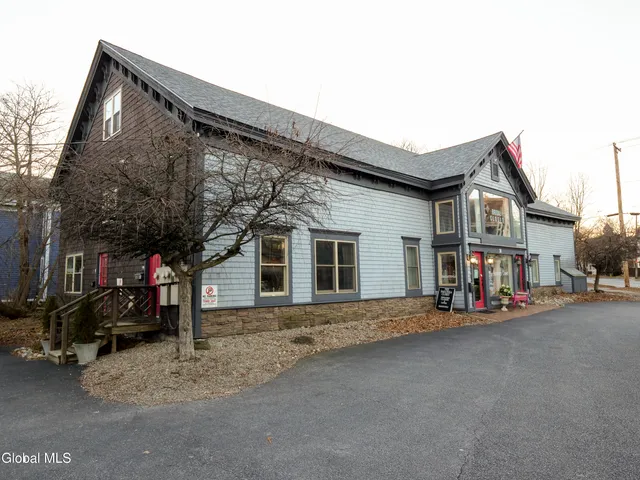 $1,600 | 99 Woodlawn Avenue, Unit A, Saratoga Springs, NY 12866