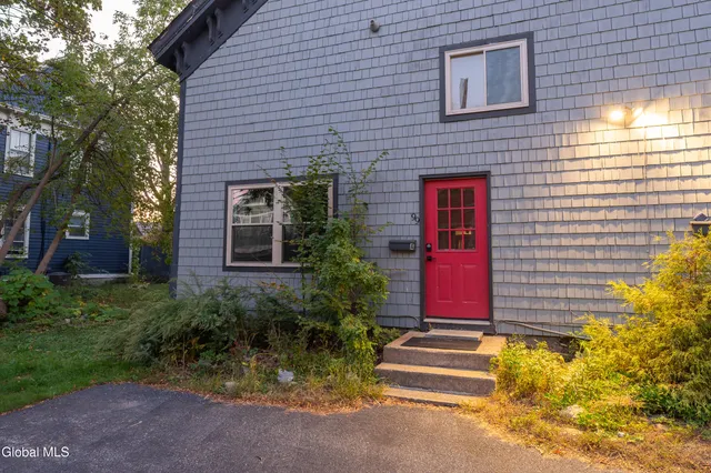 $1,600 | 99 Woodlawn Avenue, Unit A, Saratoga Springs, NY 12866