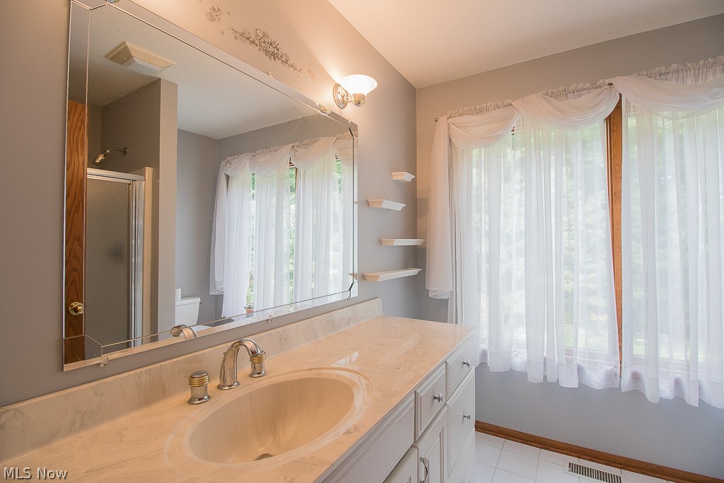 14031 Ford Road Madison, OH 44057 - Photo 23 of 35 2nd level Bath