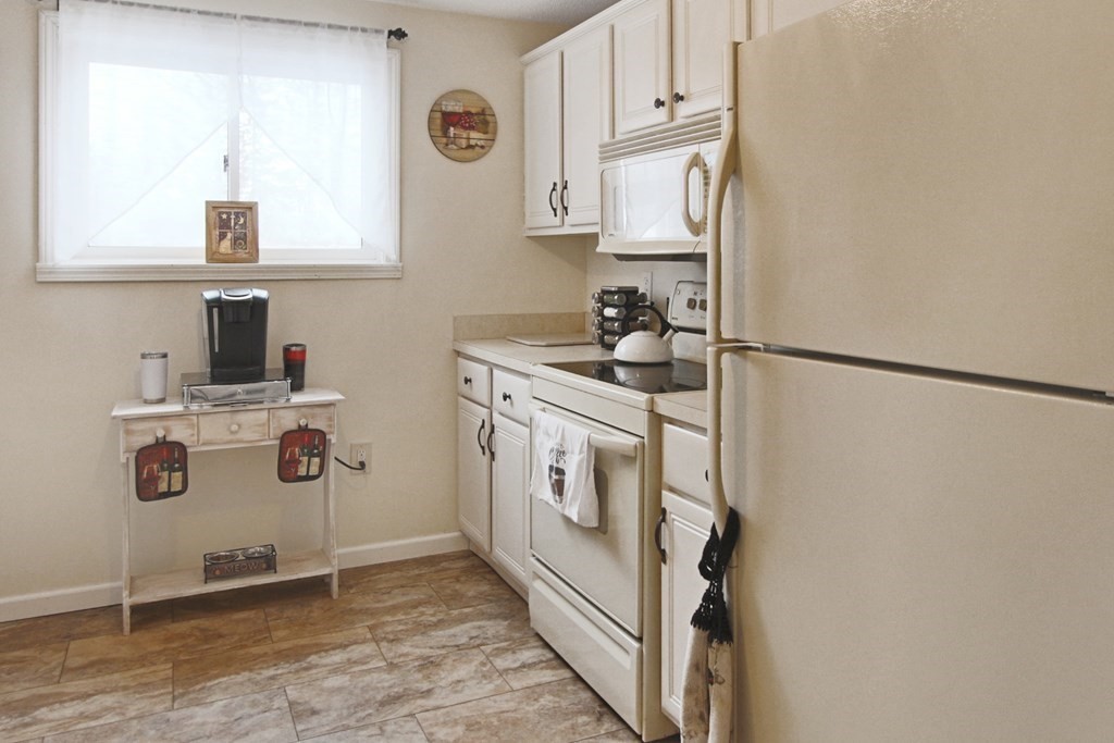 656 High Street, Unit 206 Clinton, MA 01510 - Photo 3 of 30 Gallery Image 3
