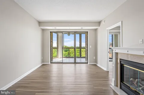 $368,000 | 19355 Cypress Ridge Terrace, Unit 1022, Leesburg, VA 20176