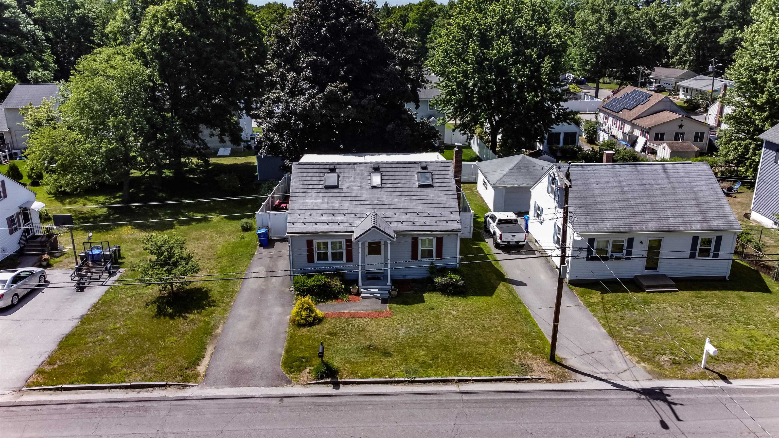 61 President Road Manchester, NH 03103 - Photo 3 of 50