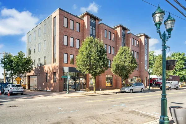 $2,400 | 1037 Amboy Avenue, Edison, NJ 08837