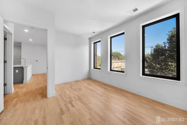 $2,400 | 1037 Amboy Avenue, Edison, NJ 08837