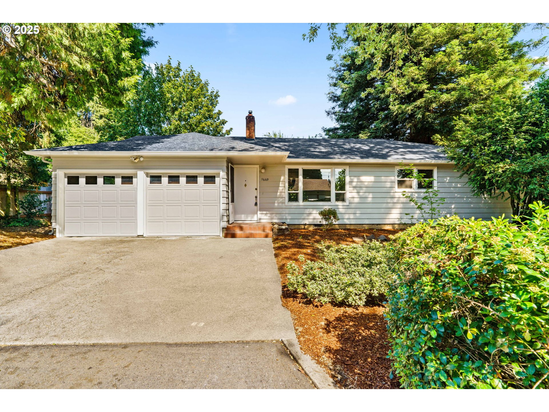 1669 Ridgefield Street Eugene, OR 97404 - Photo 1 of 30 Gallery Image 1