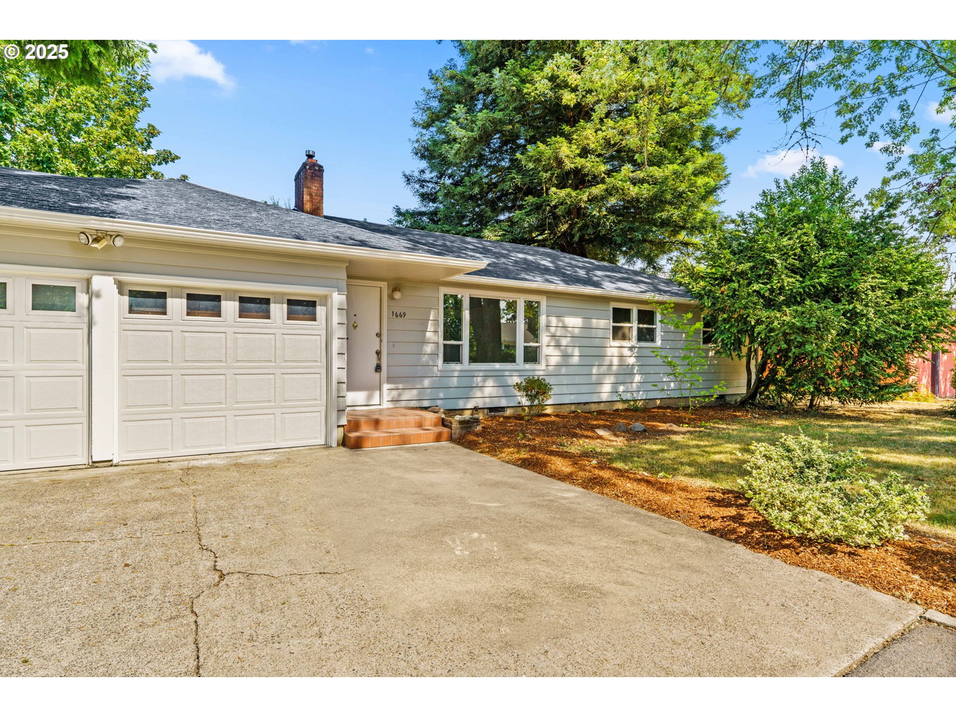 1669 Ridgefield Street Eugene, OR 97404 - Photo 2 of 30 Gallery Image 2