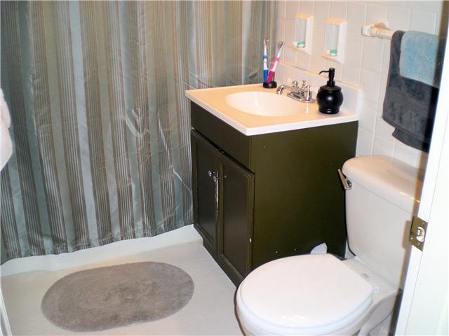 124 Alton Road, Unit A Nashville, TN 37205 - Photo 6 of 15 ORIGINALLY TILED BATHS. 2 FULL BATHS ON EACH SIDE OF THE DUPLEX. WOULD BE GREAT WITH YOUR UPDATES!
