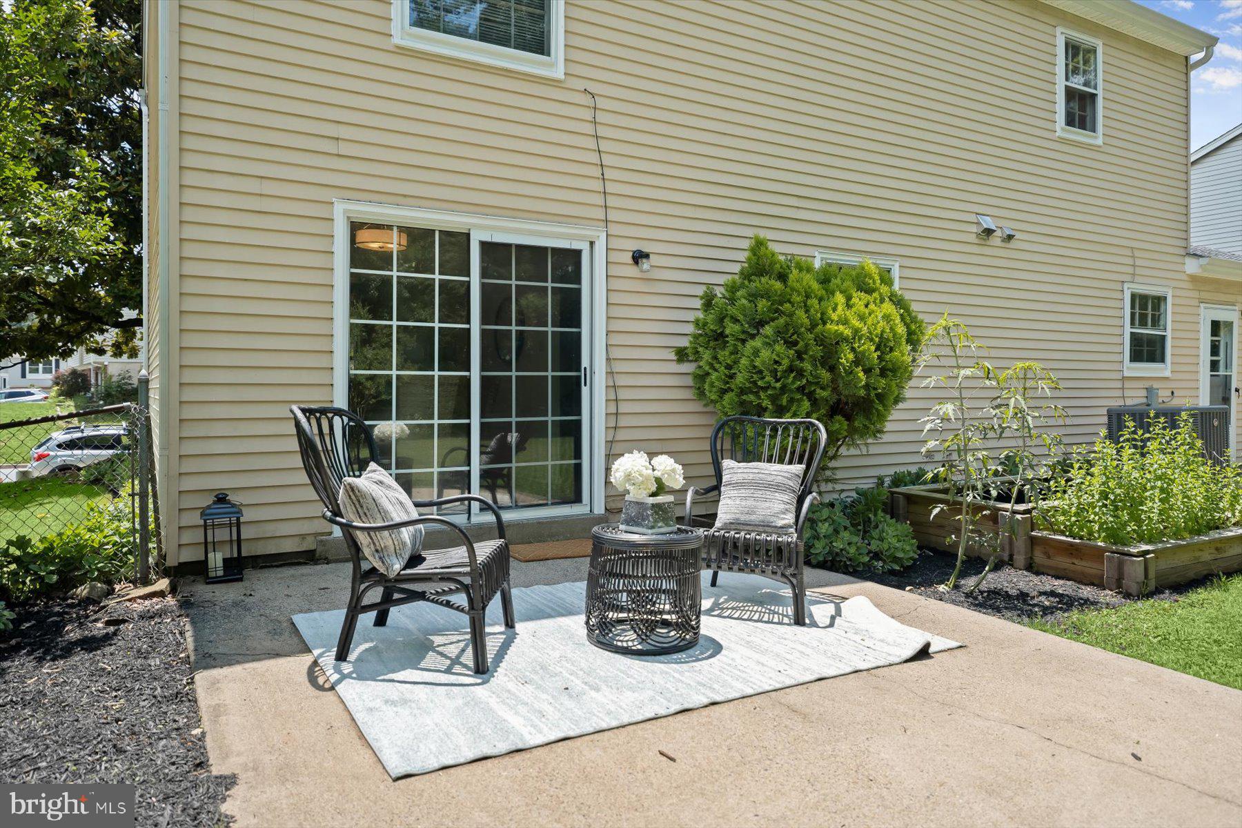 6819 Ben Franklin Road Springfield, VA 22150 - Photo 42 of 47 a view of a chairs and table in patio