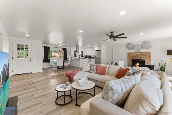 $869,000 | 2025 West El Norte Parkway, Escondido, CA 92026