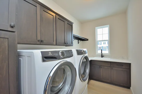$864,900 | 8191 Skylark Court, Mequon, WI 53097