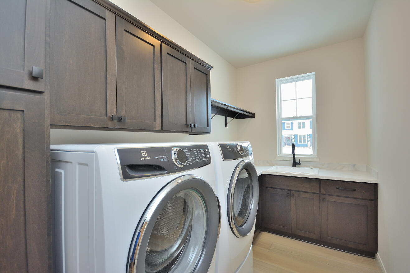 8191 Skylark Court Greendale, WI 53129 - Photo 11 of 31 92 EMPS (14)