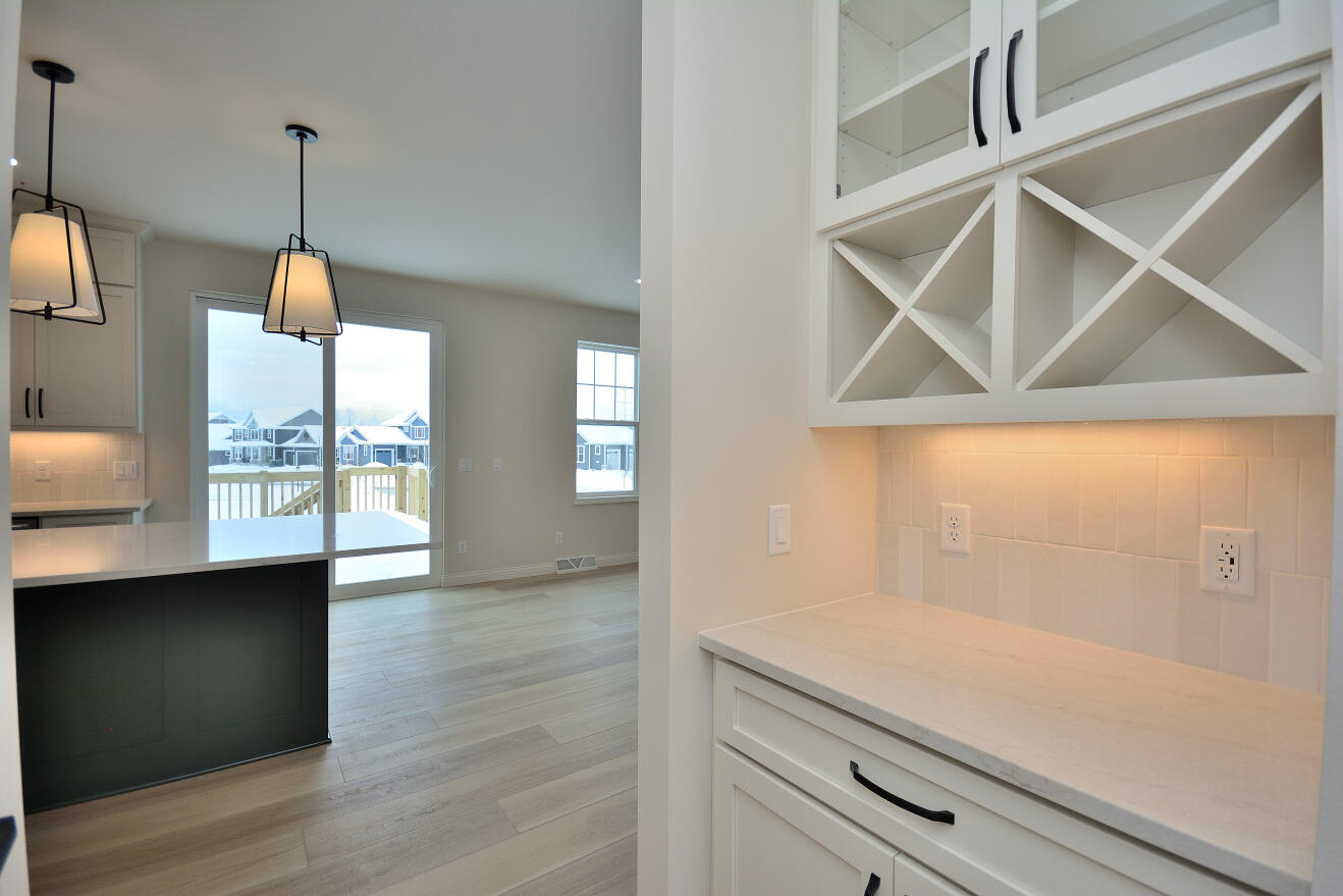 8191 Skylark Court Greendale, WI 53129 - Photo 9 of 31 92 EMPS (12)