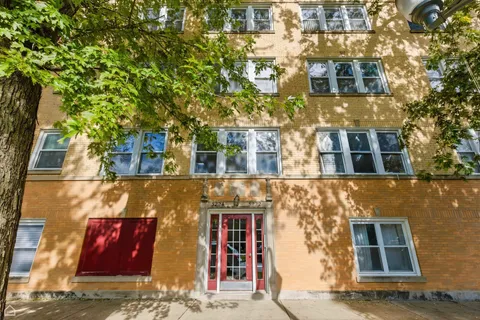 $239,900 | 3222 West Berteau Avenue, Unit 2, Chicago, IL 60618