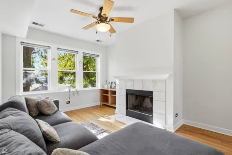 $239,900 | 3222 West Berteau Avenue, Unit 2, Chicago, IL 60618