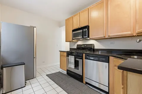 $239,900 | 3222 West Berteau Avenue, Unit 2, Chicago, IL 60618