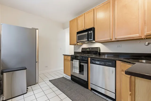 $239,900 | 3222 West Berteau Avenue, Unit 2, Chicago, IL 60618