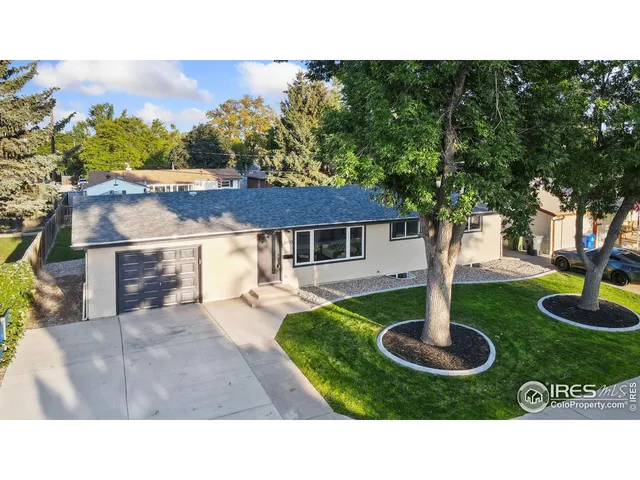 a black and white photo of a house