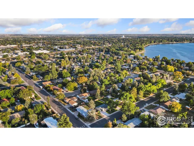 a black and white photo of a house