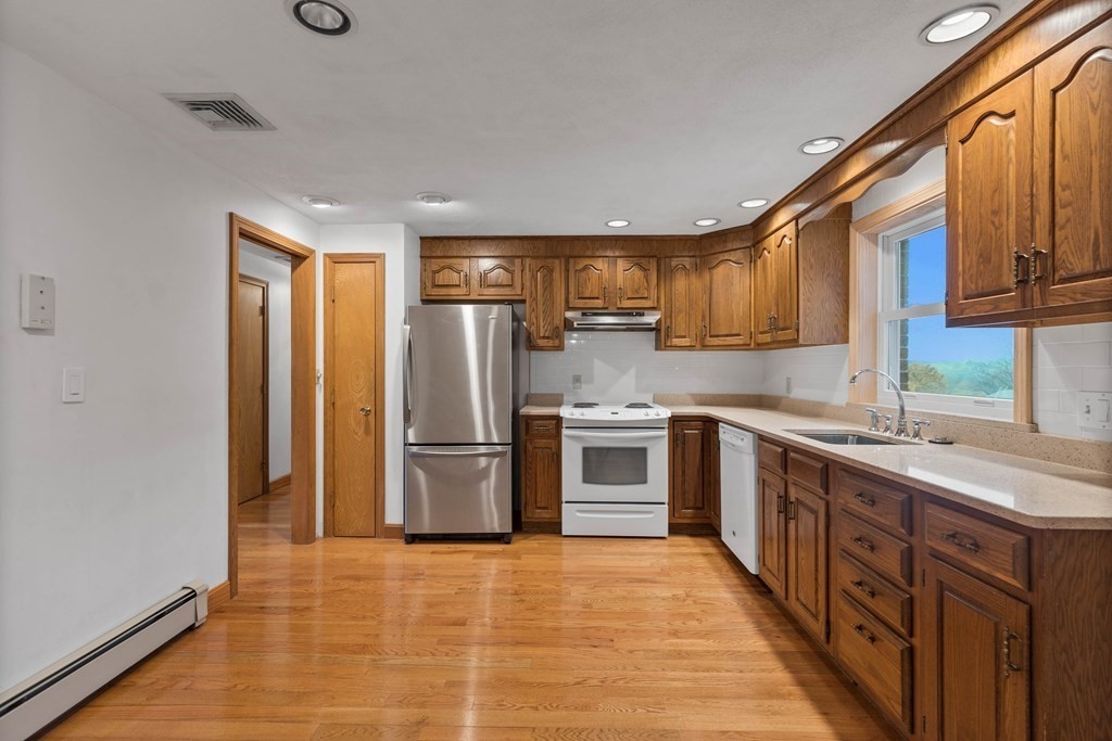 30 Crystal Drive Stoneham, MA 02180 - Photo 5 of 30